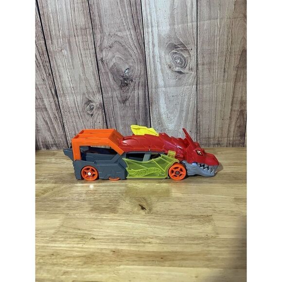Hot Wheels City Dragon Launch Transporter - Picture 1 of 8
